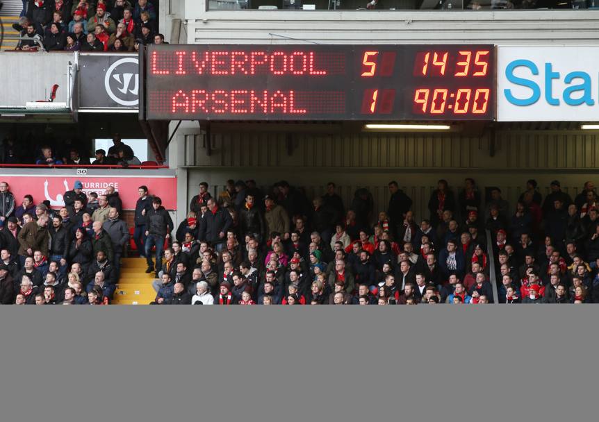 Il tabellone segna Arsenal-Liverpool 5-1 a fine gara. Action Images